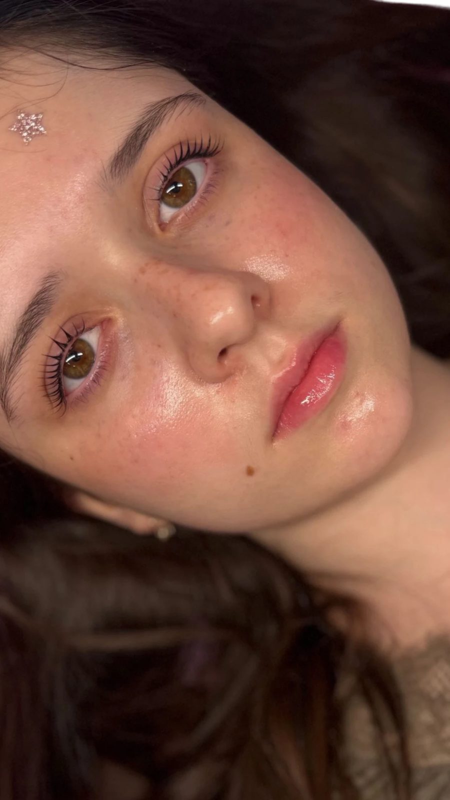 Laminacja rzęs i naturalny makijaż glow — efekt zabiegu w Magnolia Beauty
